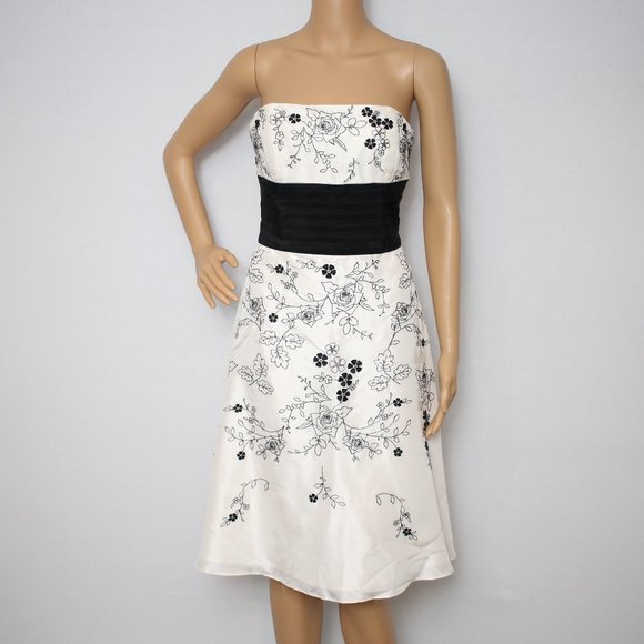 White House Black Market Rosy Embroidery Silk Cocktail Dress Sz 6 White Black - Picture 10 of 10